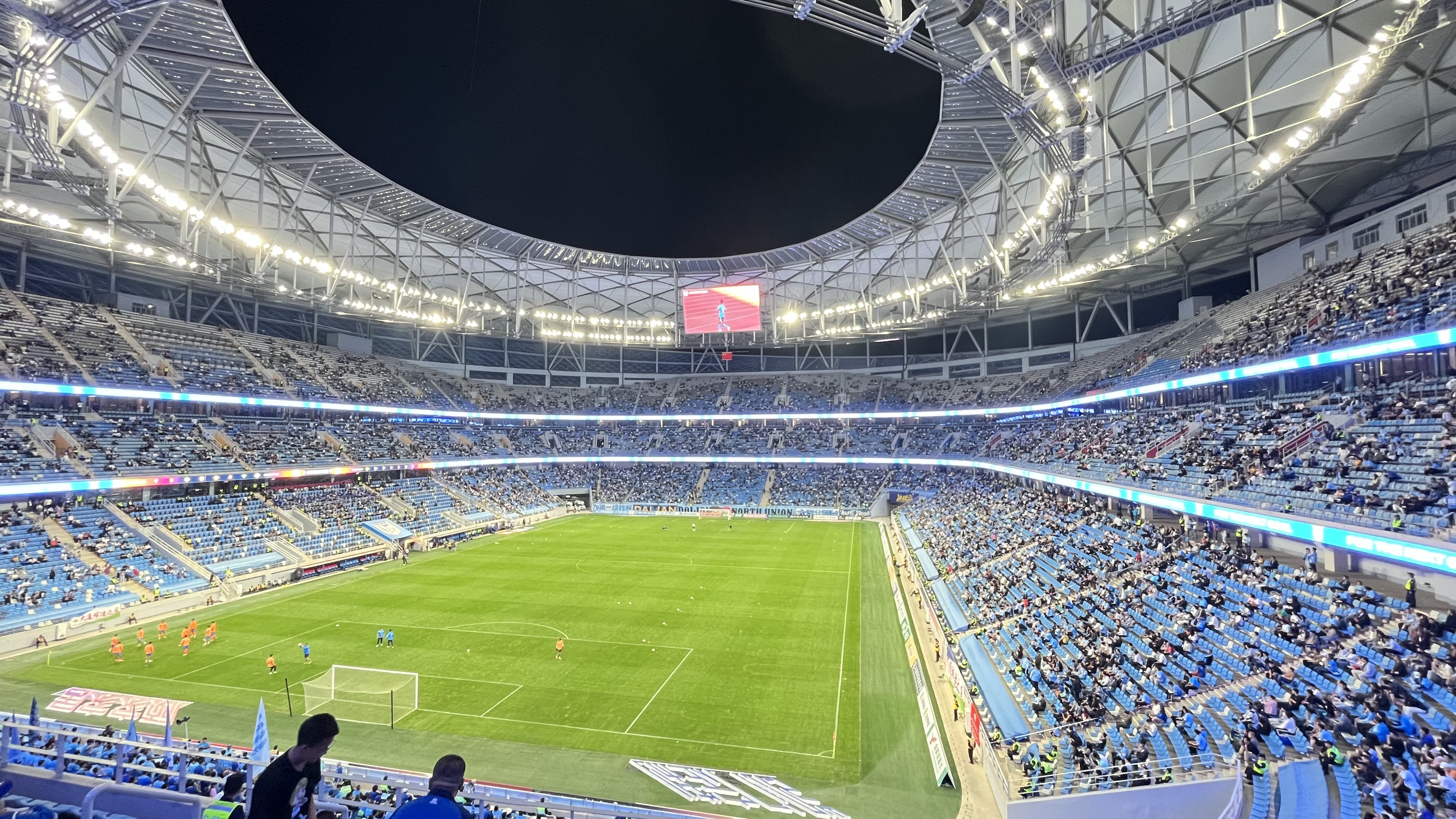 梭鱼湾足球场夜景